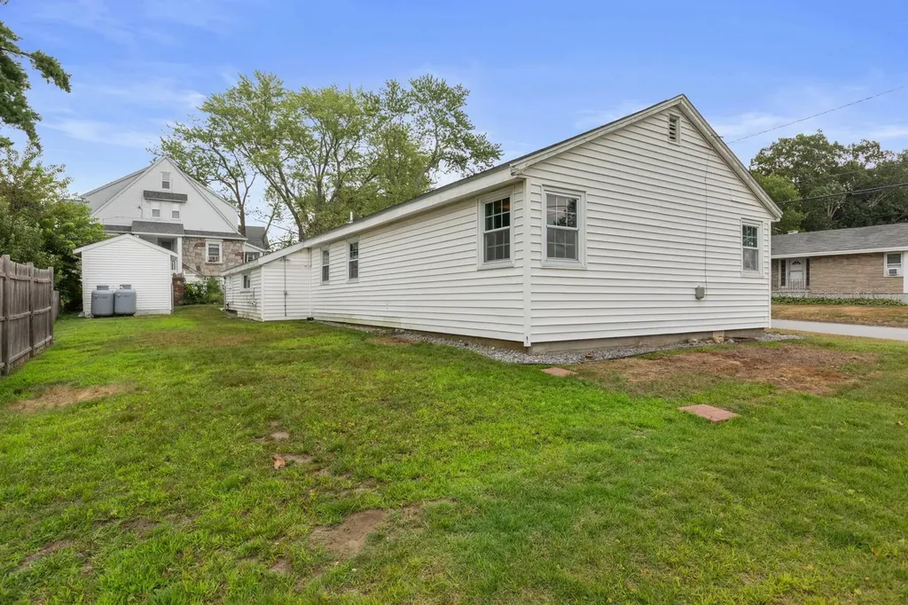 144 Oakland Avenue Manchester NH 03109