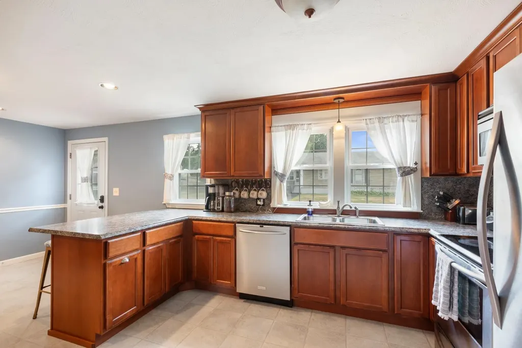 144 Oakland Avenue Manchester NH 03109