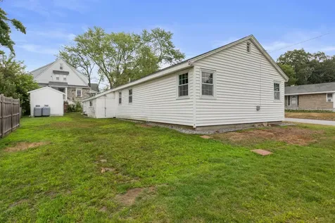 144 Oakland Avenue Manchester NH 03109