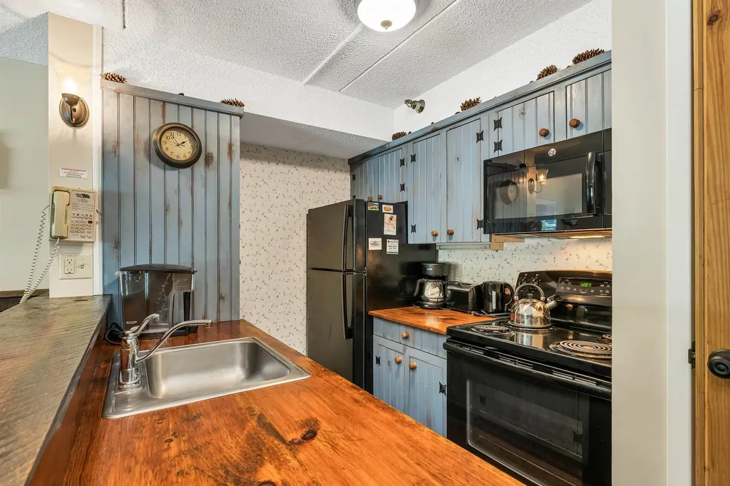 23 Black Bear Road Waterville Valley NH 03215