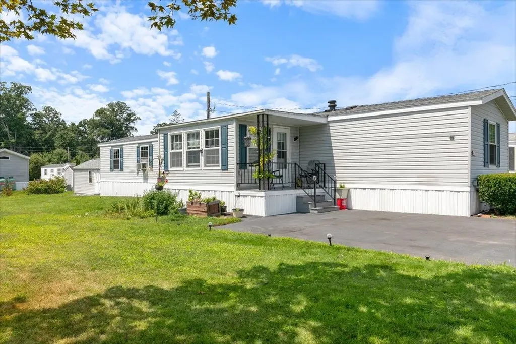 40 Hagop Road Salem NH 03079