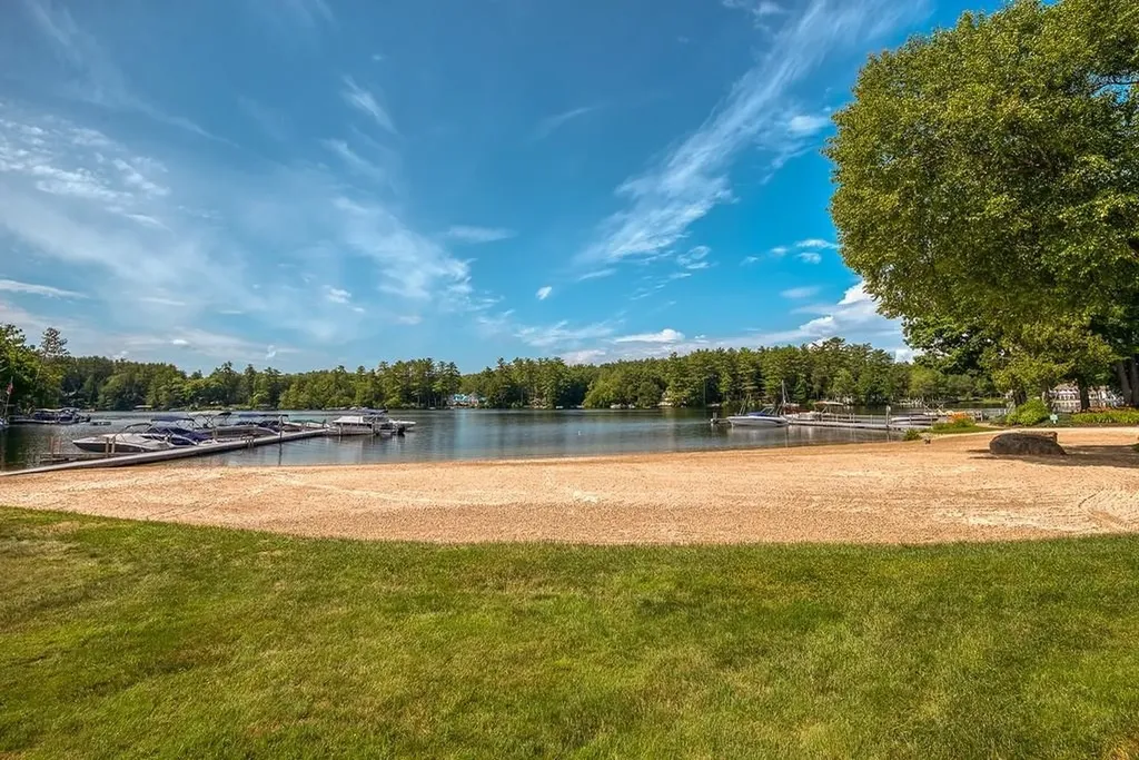 68 Governor Wentworth Highway Tuftonboro NH 03853