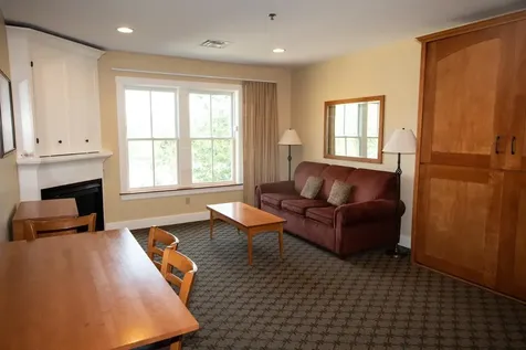 368/370 Qtr. I V Jackson Gore Inn Ludlow VT 05149