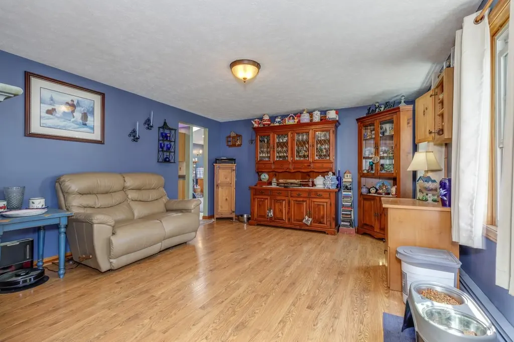 4 Elijah Hill Lane Londonderry NH 03053