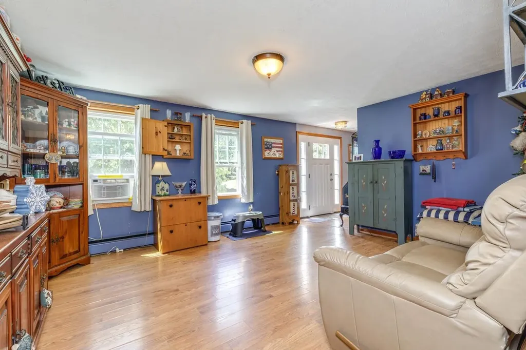 4 Elijah Hill Lane Londonderry NH 03053