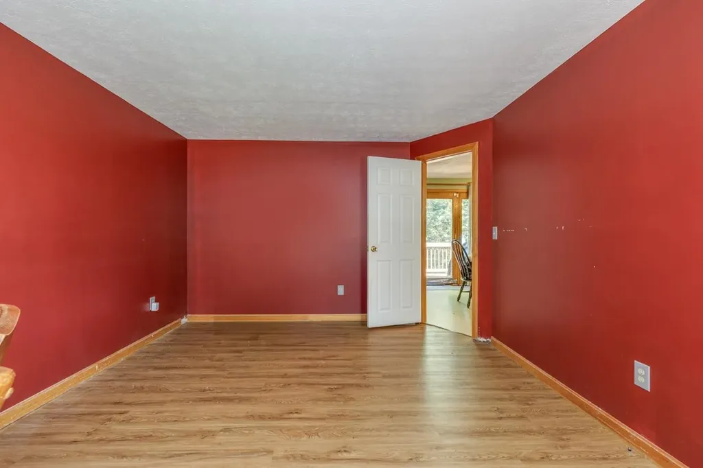 4 Elijah Hill Lane Londonderry NH 03053