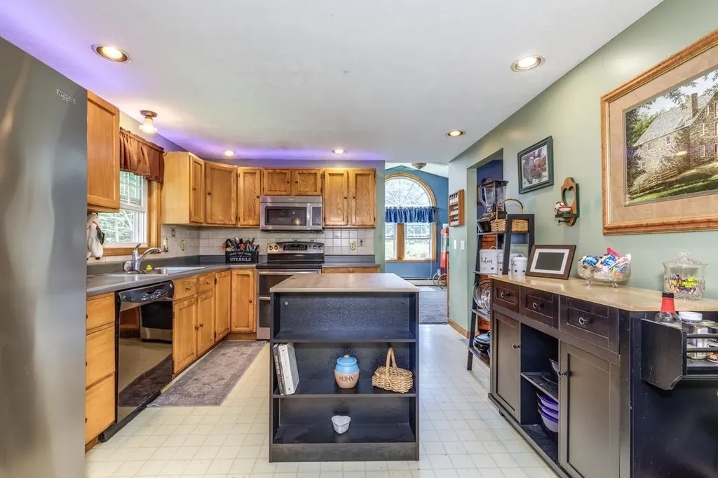 4 Elijah Hill Lane Londonderry NH 03053