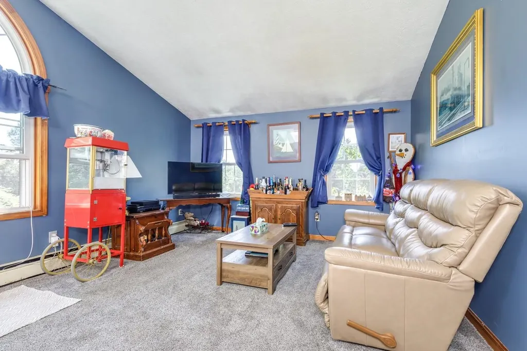 4 Elijah Hill Lane Londonderry NH 03053