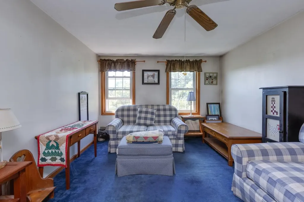 4 Elijah Hill Lane Londonderry NH 03053