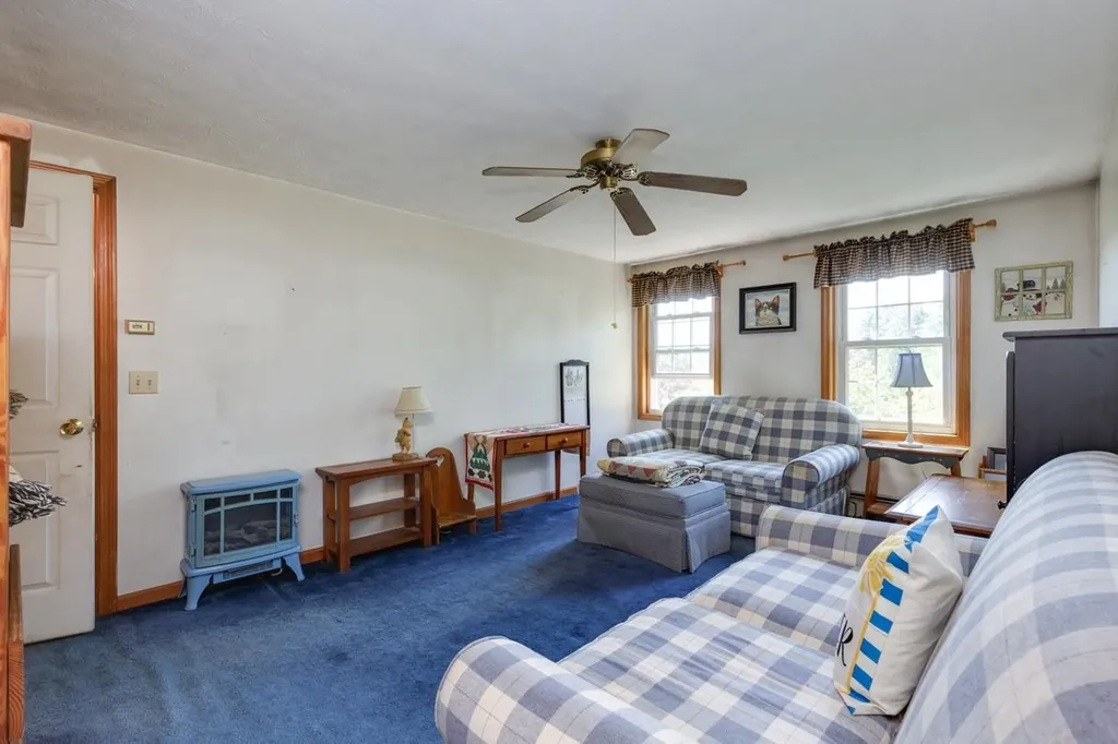 4 Elijah Hill Lane Londonderry NH 03053