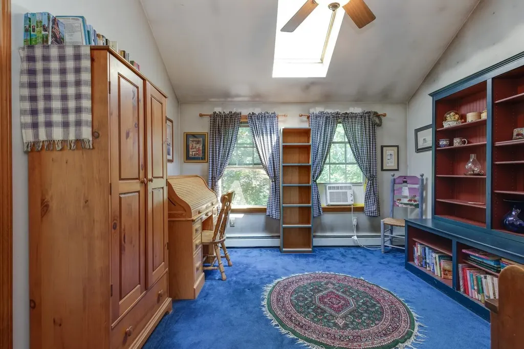 4 Elijah Hill Lane Londonderry NH 03053