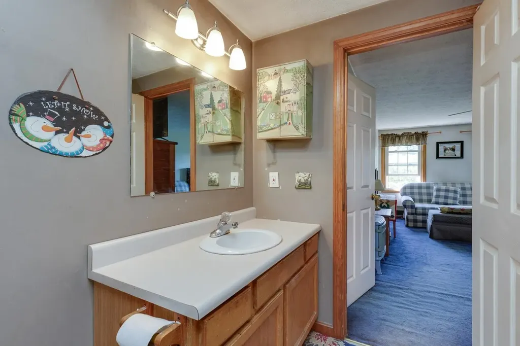 4 Elijah Hill Lane Londonderry NH 03053