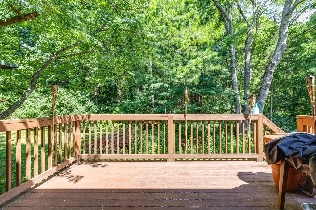 4 Elijah Hill Lane Londonderry NH 03053