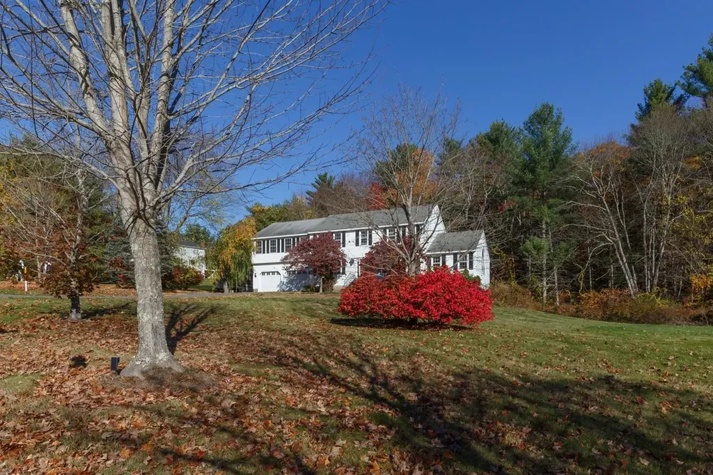 4 Elijah Hill Lane Londonderry NH 03053