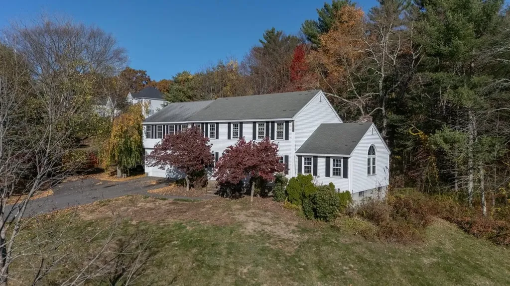 4 Elijah Hill Lane Londonderry NH 03053