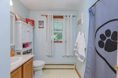 4 Elijah Hill Lane Londonderry NH 03053