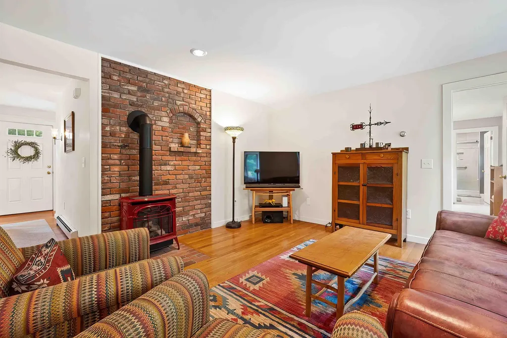 282 Brookside Drive New London NH 03257