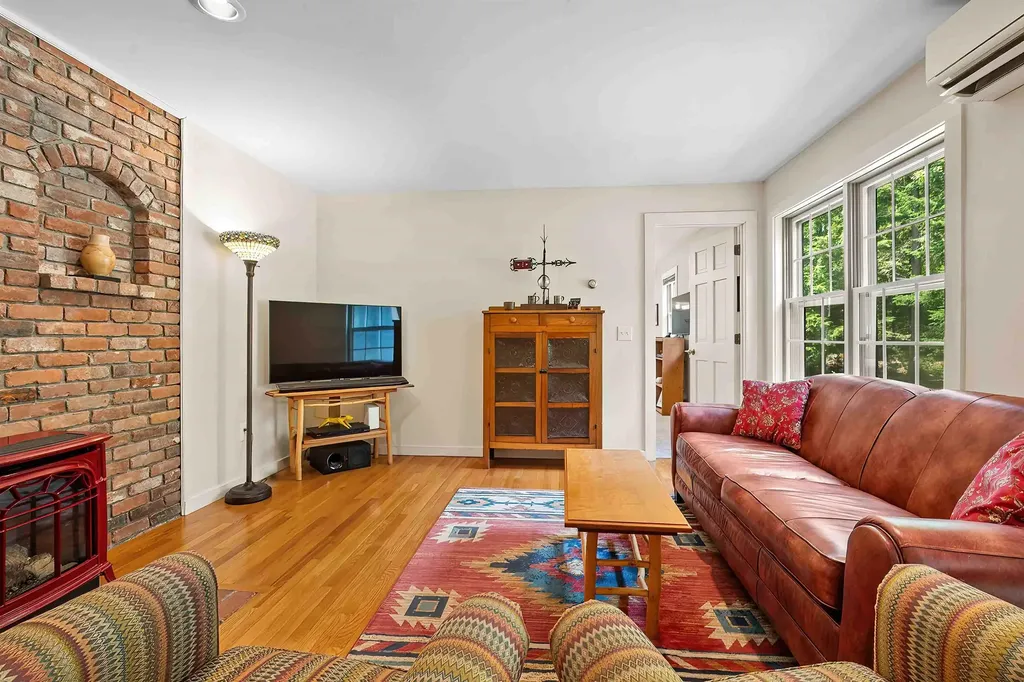 282 Brookside Drive New London NH 03257