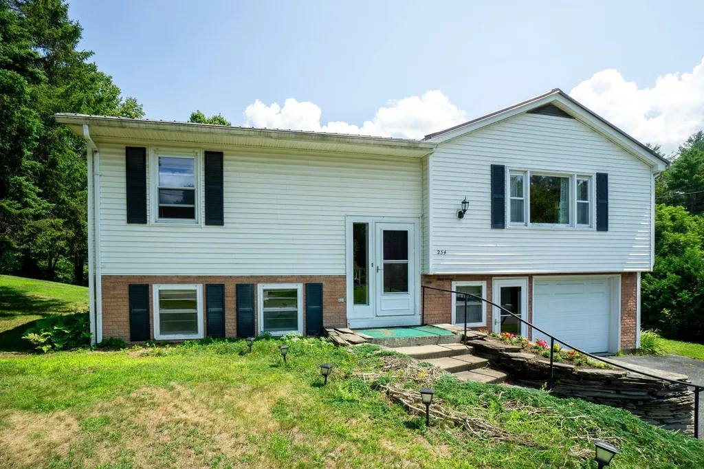 234 Gilman Avenue St. Johnsbury VT 05819
