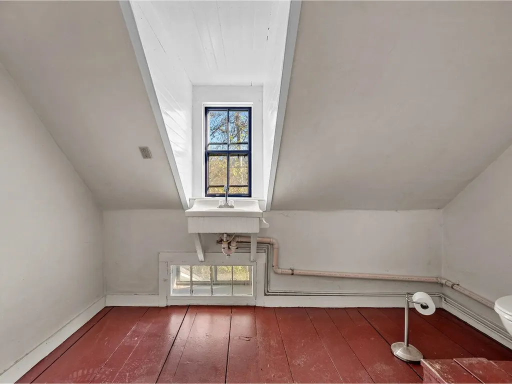 4457 Vt Route 14 Royalton VT 05068