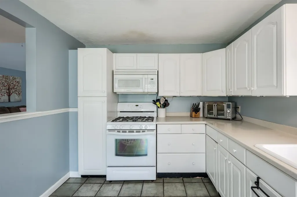220 Chester Road Auburn NH 03032