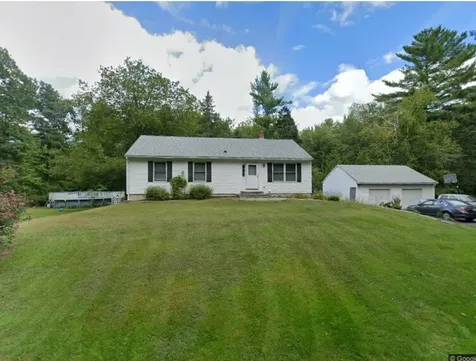 8 Coopers Grove Road Kingston NH 03848