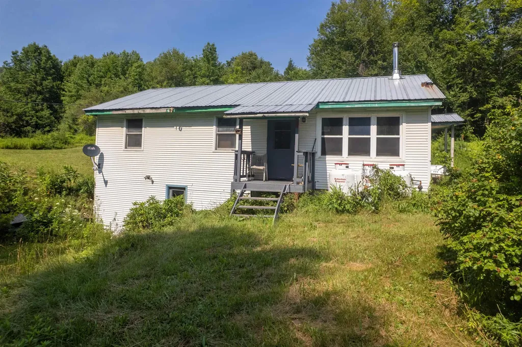 1514 Blackmer Boulevard Stockbridge VT 05772