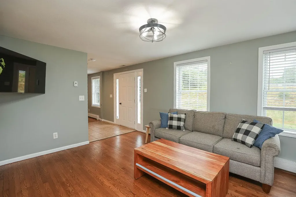 2 Faucher Road Londonderry NH 03053