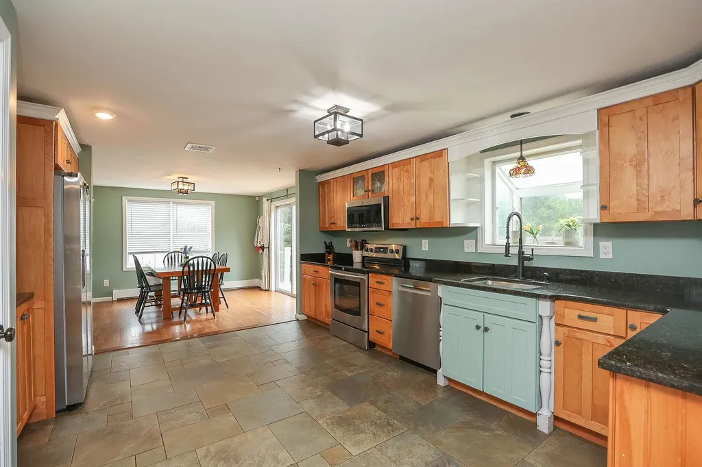 2 Faucher Road Londonderry NH 03053