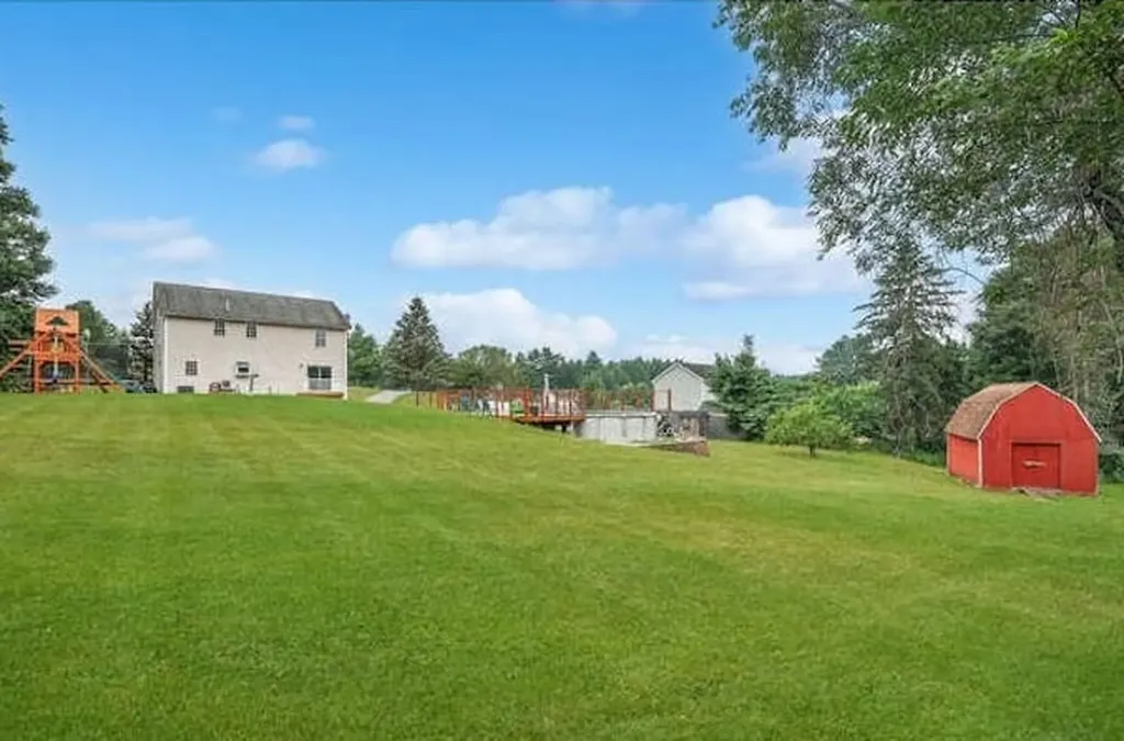 2 Faucher Road Londonderry NH 03053