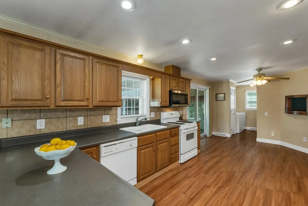 46 Moose Pond Terrace Hooksett NH 03106