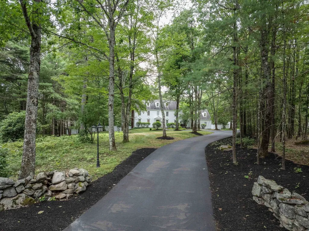 68 Perry Road Bedford NH 03110