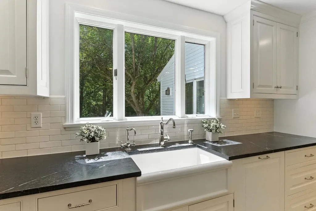 68 Perry Road Bedford NH 03110