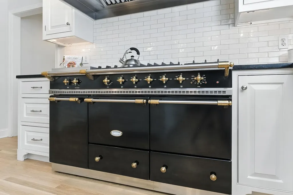 68 Perry Road Bedford NH 03110