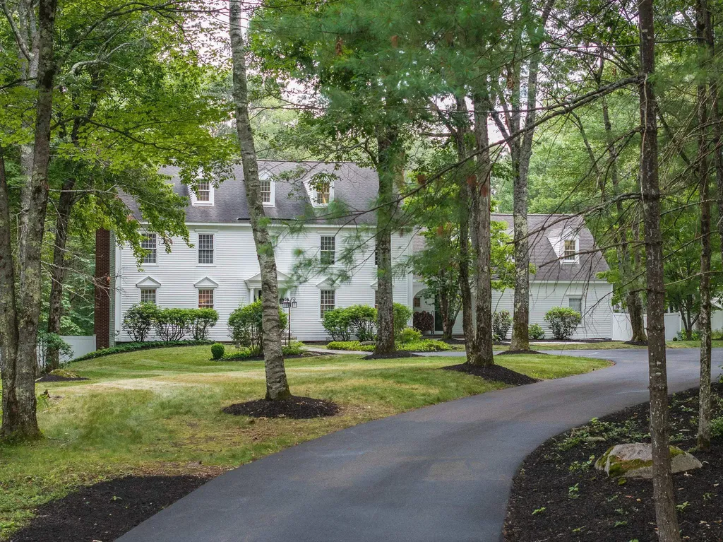 68 Perry Road Bedford NH 03110