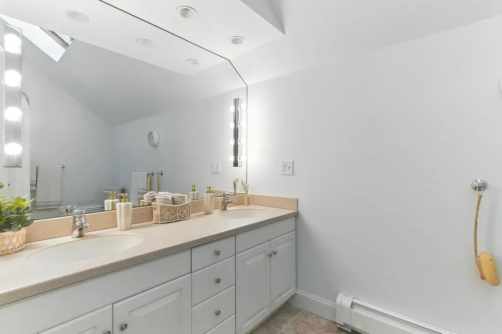 68 Perry Road Bedford NH 03110