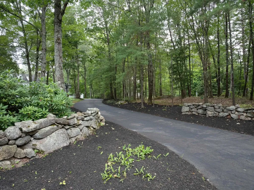 68 Perry Road Bedford NH 03110