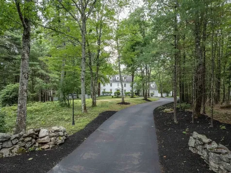 68 Perry Road Bedford NH 03110