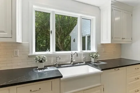 68 Perry Road Bedford NH 03110