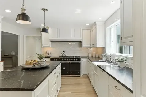 68 Perry Road Bedford NH 03110