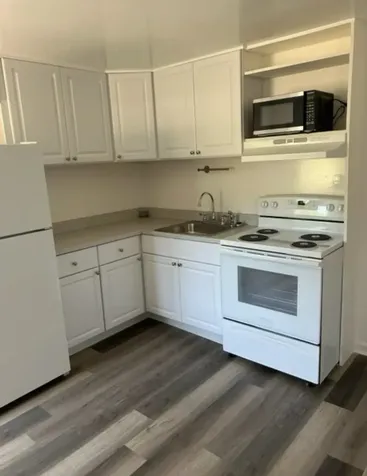 87 N High Street Derry NH 03038