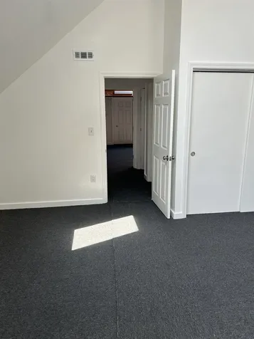 87 N High Street Derry NH 03038