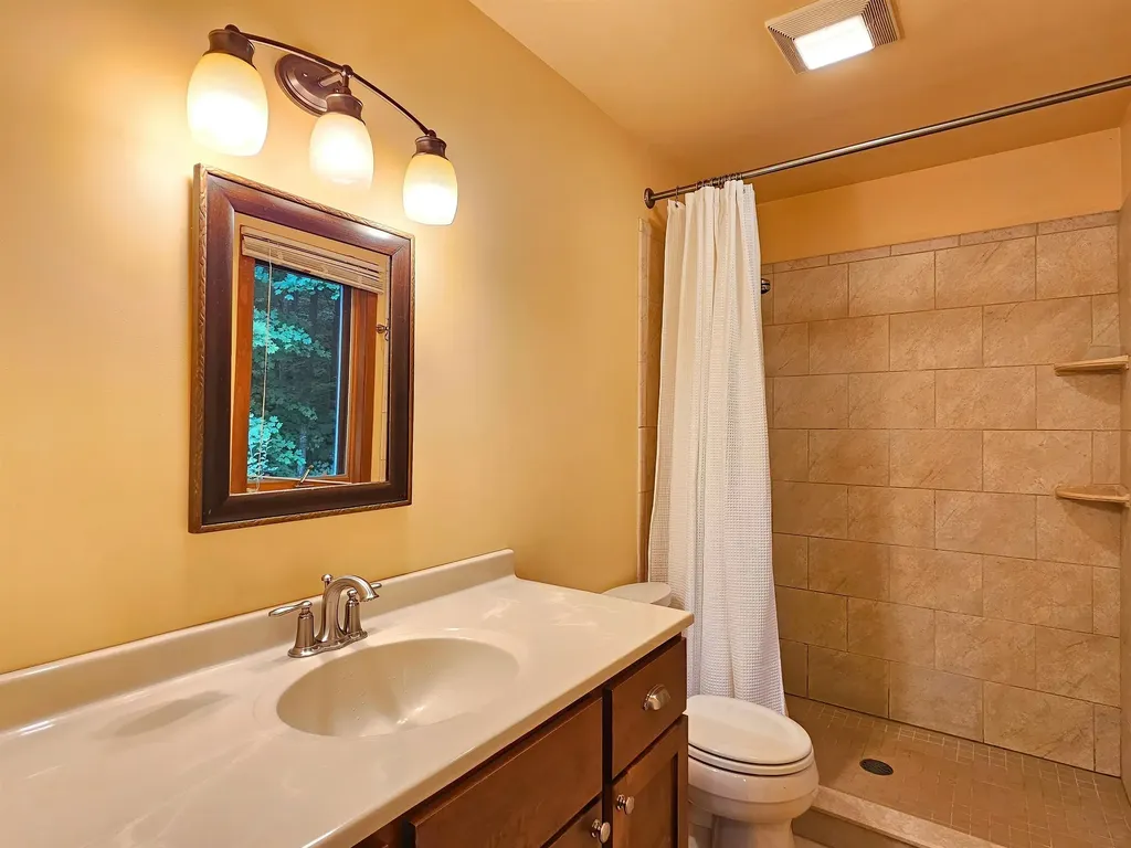 635 Texas Hill Road Hinesburg VT 05461-9567
