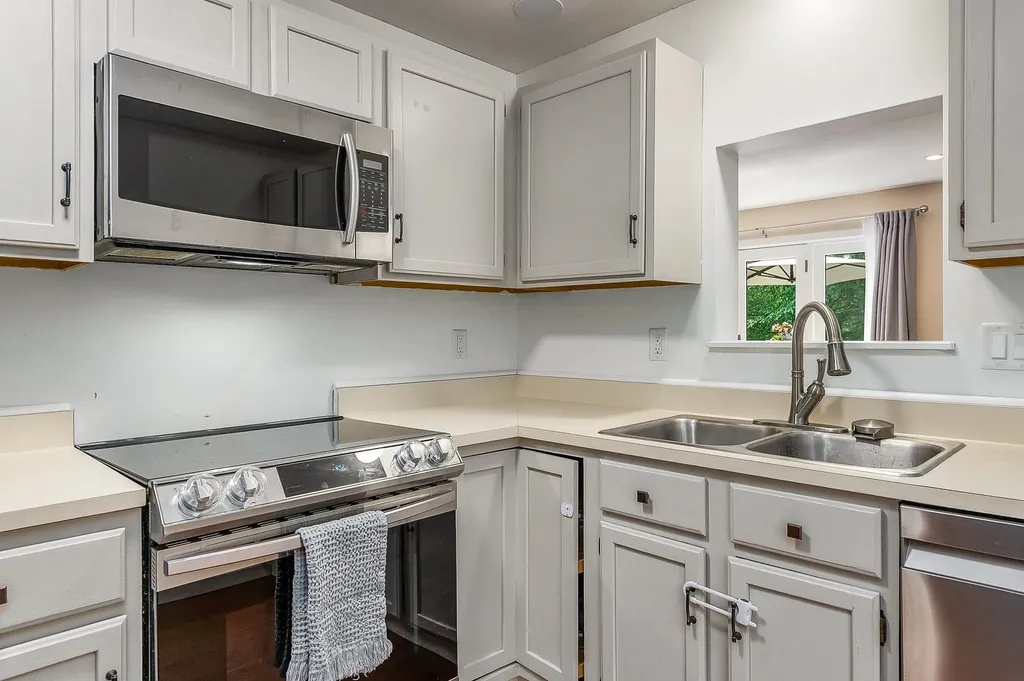 36 Thornhill Road Stratham NH 03885