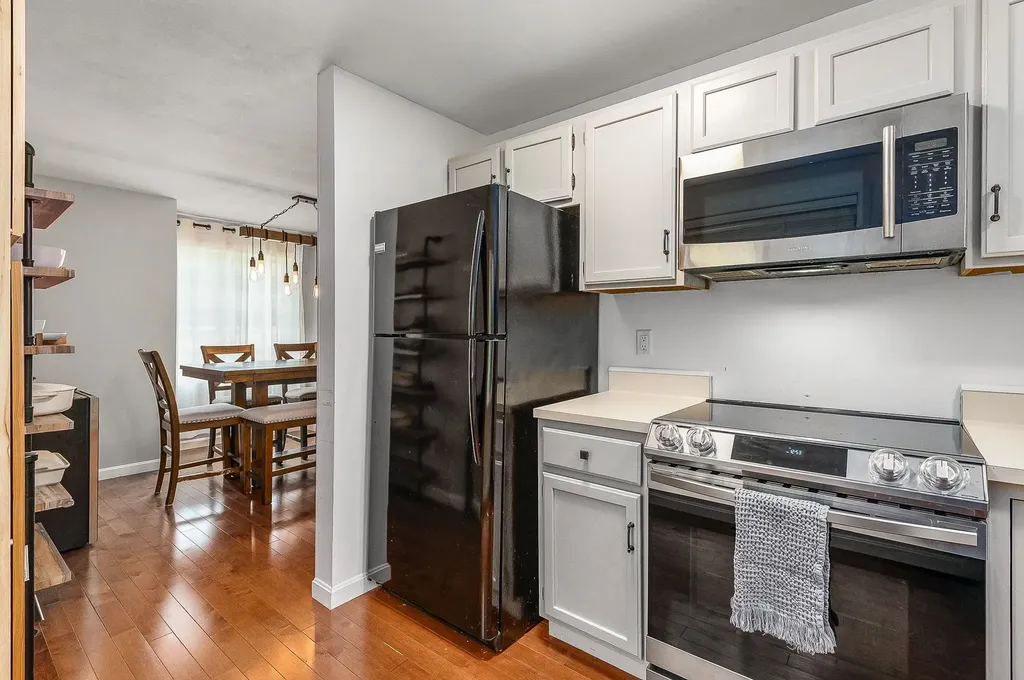 36 Thornhill Road Stratham NH 03885