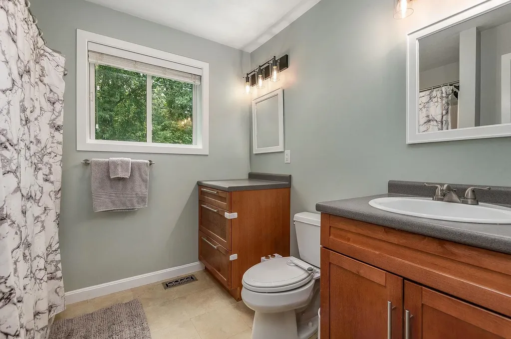 36 Thornhill Road Stratham NH 03885