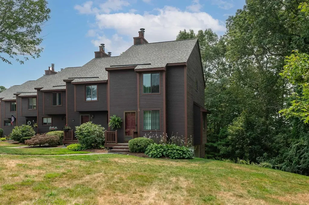 36 Thornhill Road Stratham NH 03885