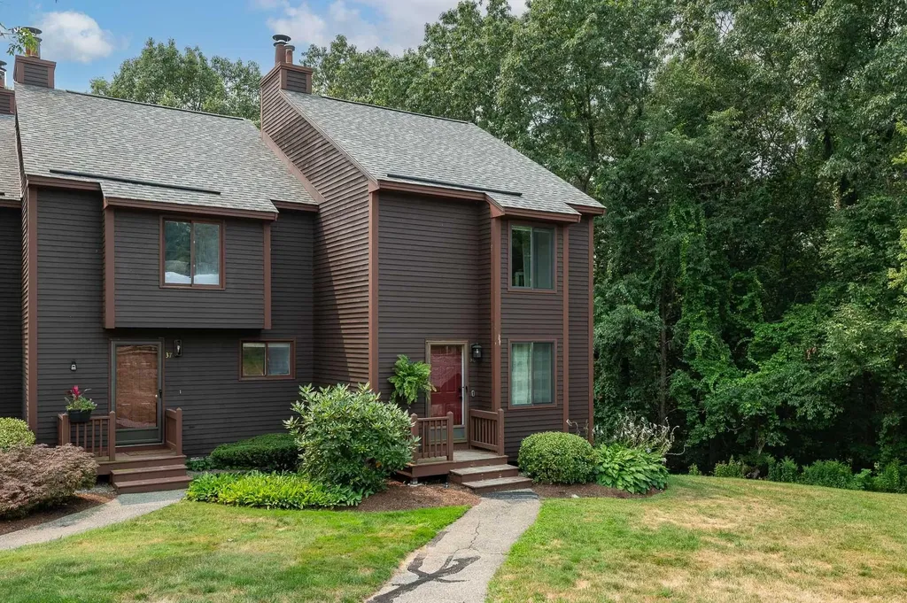 36 Thornhill Road Stratham NH 03885