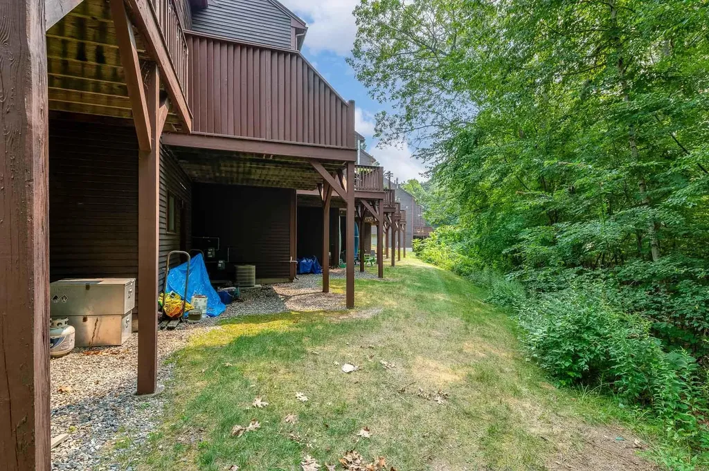 36 Thornhill Road Stratham NH 03885