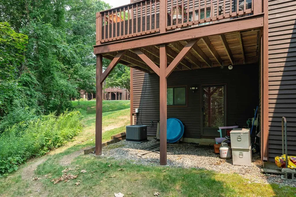 36 Thornhill Road Stratham NH 03885